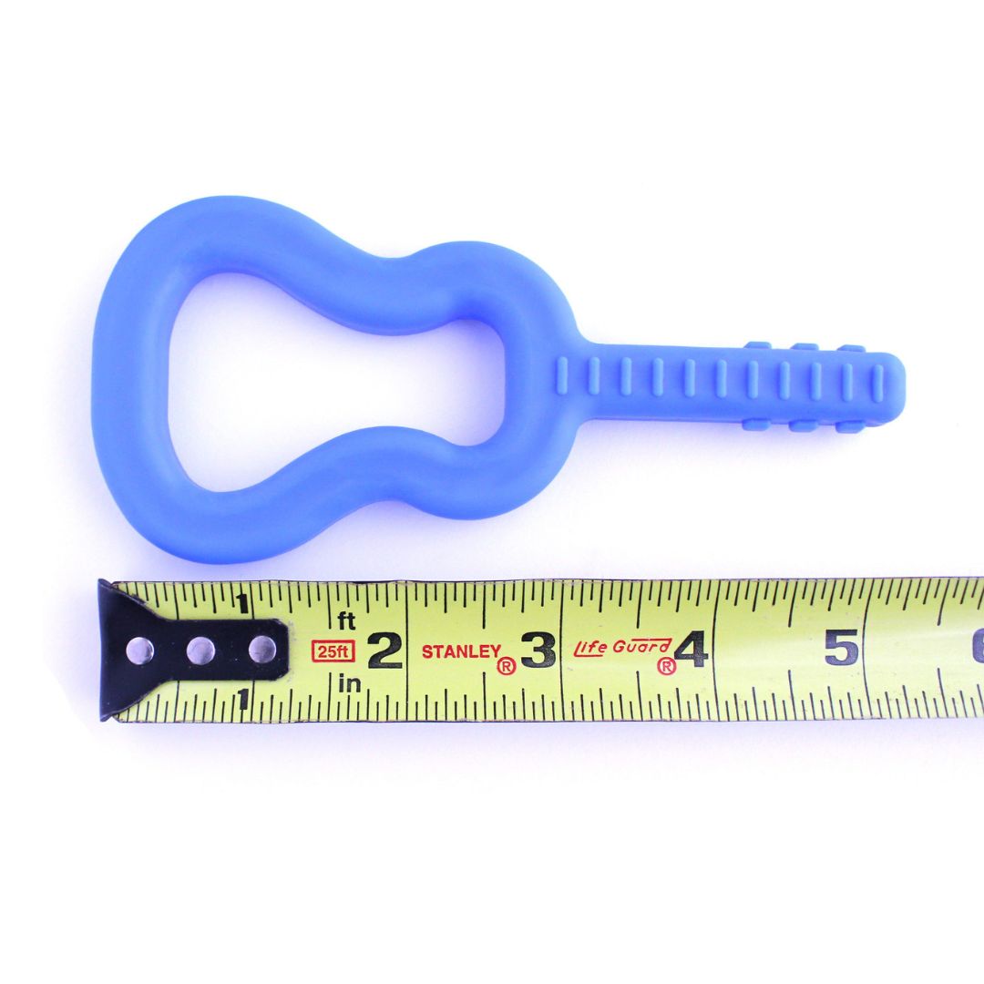 ARK's Guitar Chew Tool om te kauwen